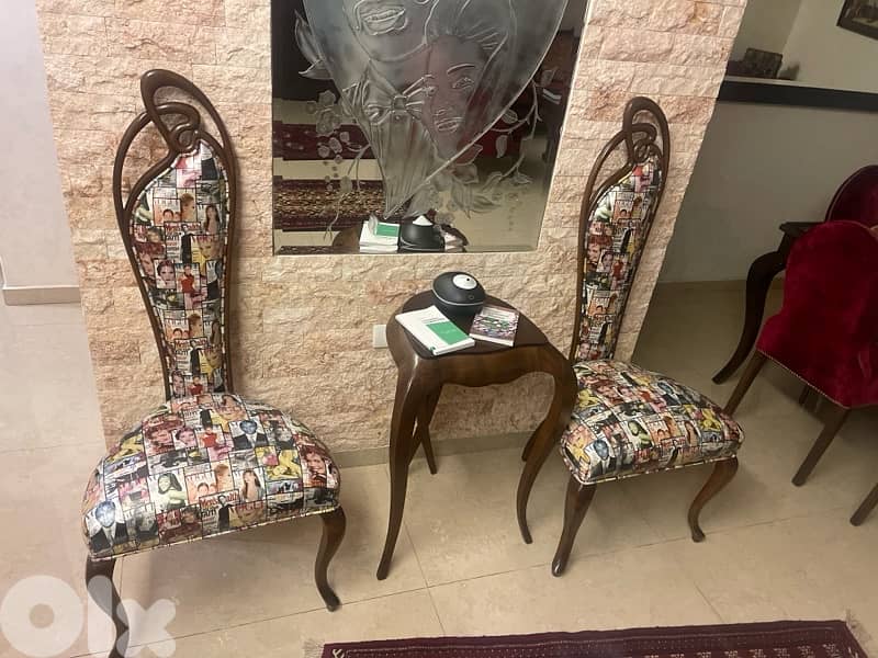 2 Chairs with one table 0