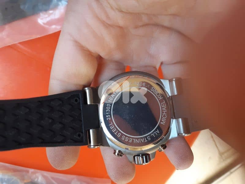 M K Michael Kors 9