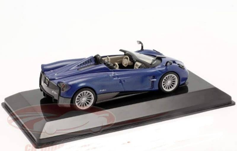 Pagani Huayra Roadster 2017 diecast car model 1;43. 4