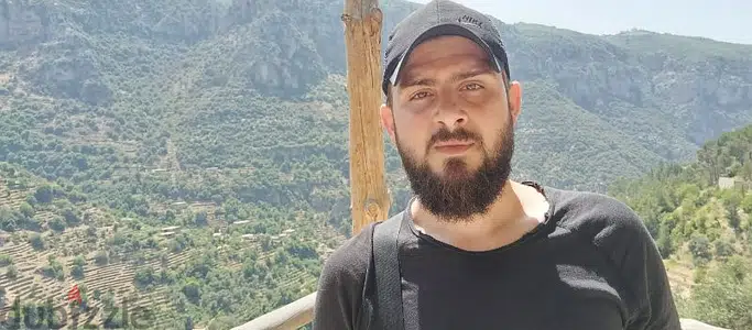 ابحث عن عمل كسائق  لبناني العمر ٣٣ سنه سكن الدوره ٥ لغات