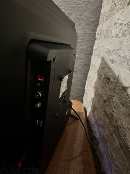 Selling a Tv 120Hz - FULL HD super good quality used for 1month . 1