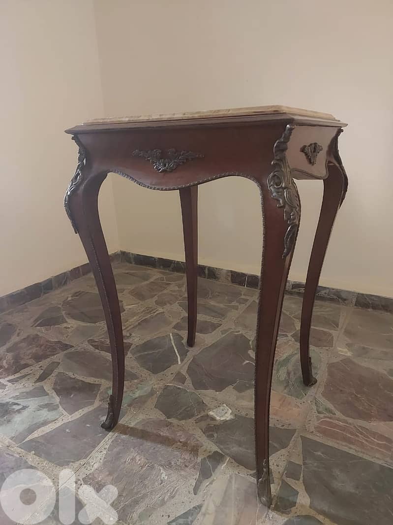 antique square table 1