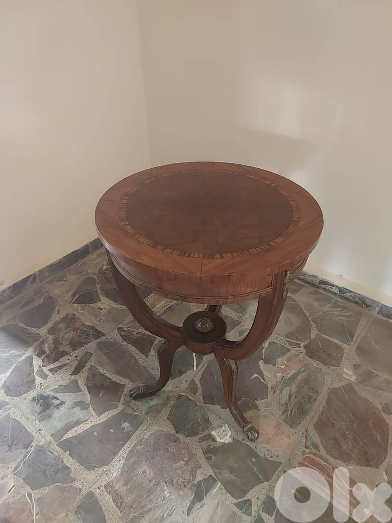 antique round table 0