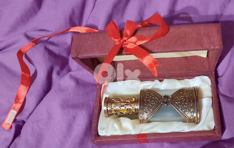 Perfume bottle in a gift box 0