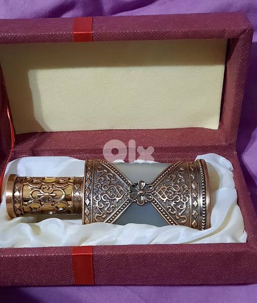 Perfume bottle in a gift box 1