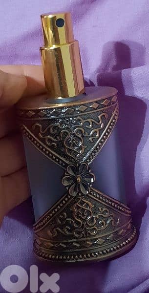 Perfume bottle in a gift box 4