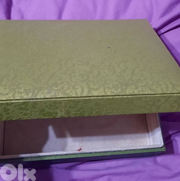 box for gifts. علبة 1