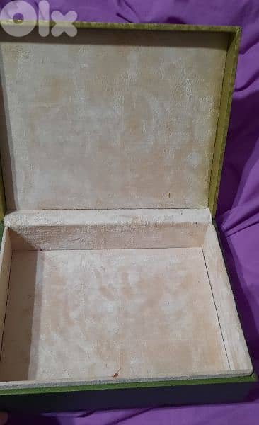 box for gifts. علبة 3