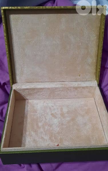 box for gifts. علبة 4