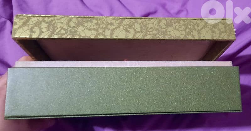box for gifts. علبة 5