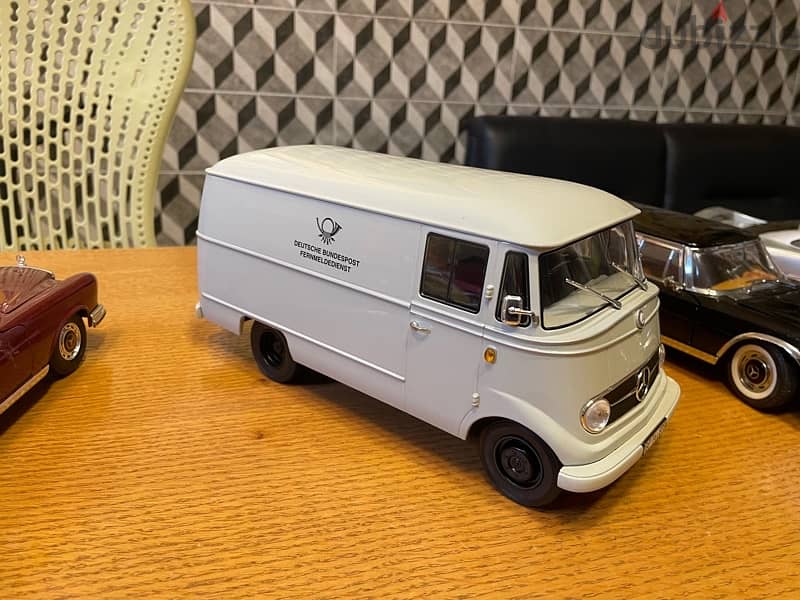 Deutch Post Vintage Mercedes Benz 0