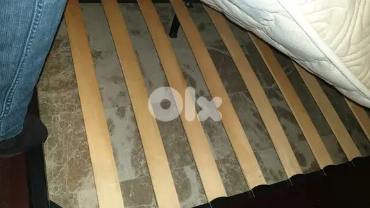 تخت مجوز مع كمود صغار اتنين شغل توصاية مرتبين كتير