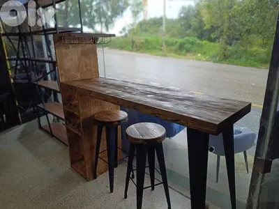 Bar with chairs. بار خشب سويدي مع كرستين