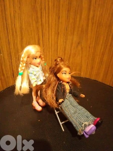 2 LIL BRATZ Smallest Ever MGA wearing dolls, Both +Long chair=30$ 0