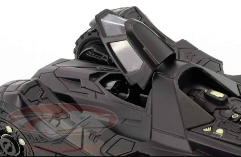 Batmobile Arkham Knight (w/ figure) diecast car model 1:24. 4