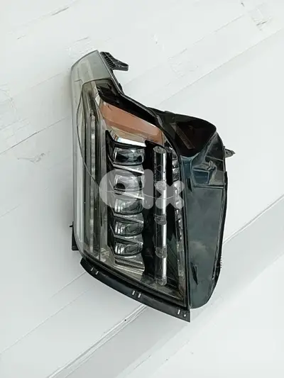 2015 - 2020 Cadillac Escalade Headlight Right ضوء أمامي يمين