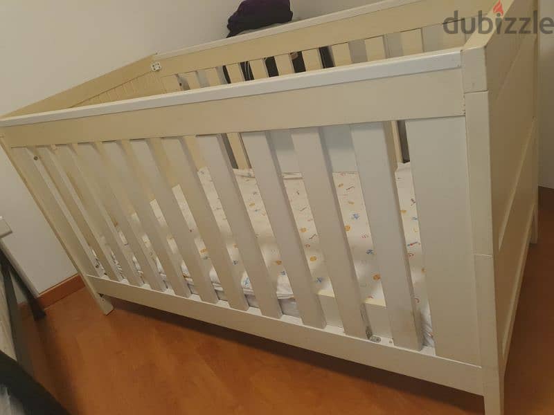 baby bed from London (Charmwood)for more than 5 years (77.5 cm ×145.5) 1