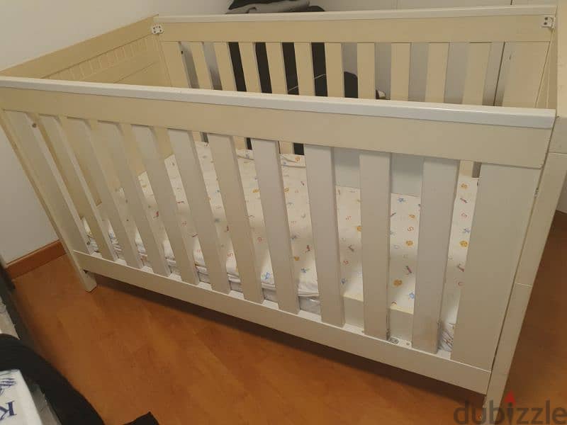 baby bed from London (Charmwood)for more than 5 years (77.5 cm ×145.5) 3