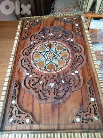 طاولة زهر زين حفر جارور من الداخل مطعم صدف