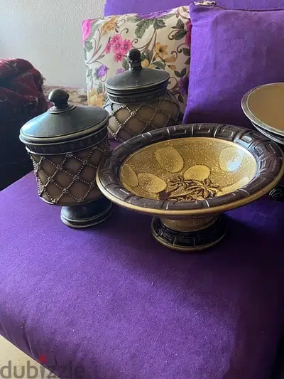 5 items( 2 bonbonnieres &3 platers)