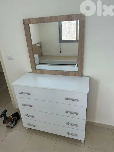 شفنيرة مع مرايا حجم كبير كلا ملبسة من برا وجوا مع ظهر ملبس ابيض عرض100
