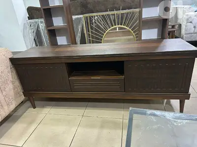 طاولة Tv شغل توصاية ملبسة قشرة افركيه عرض 150 سم