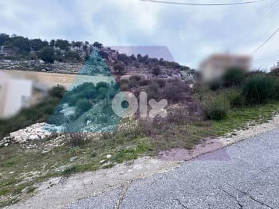A 810 m2 land having an open mountain view for sale in Aanaya/Jbeil