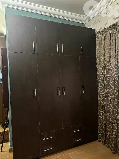 خزانة طابقين حجم كبير كلا ملبسة من برا وجوا مع ظهر ملبس ابيض رفوف كلا