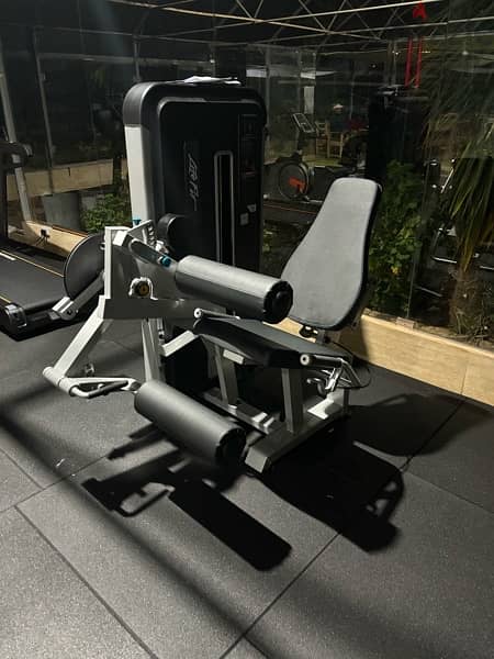 leg extension seated leg curl 0