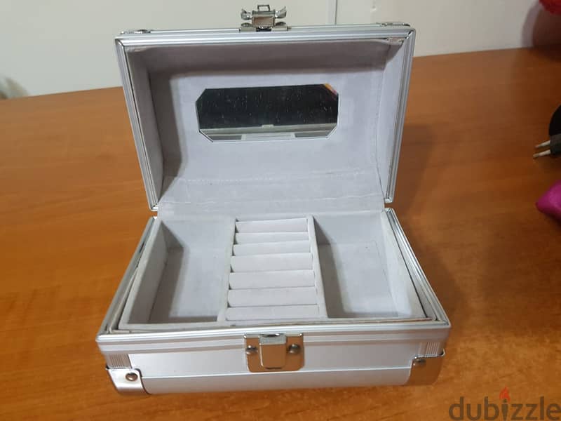 Silver - Accessories Case 1