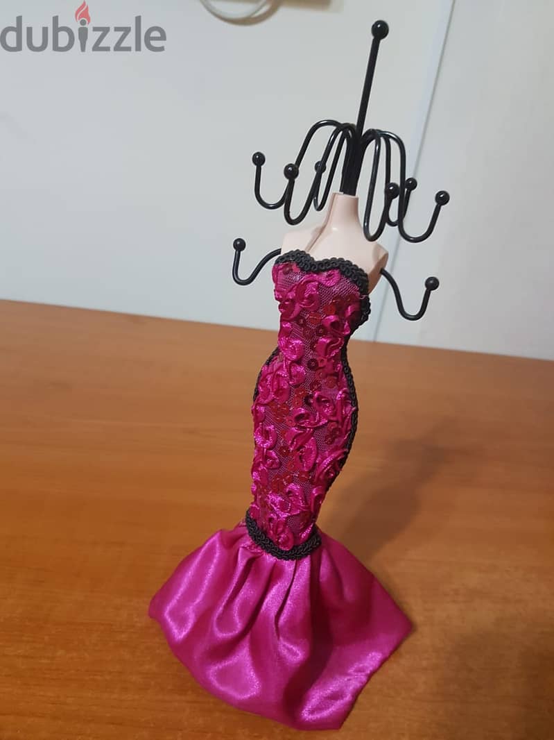 Pink accessories Stand 0