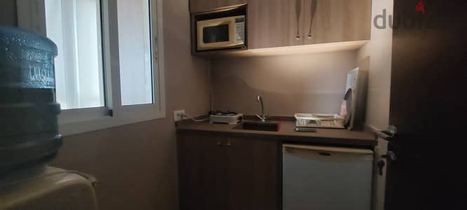 Office for rent in Furn El Chebbak Aadliyeh مكتب للإيجار في فرن الشباك
