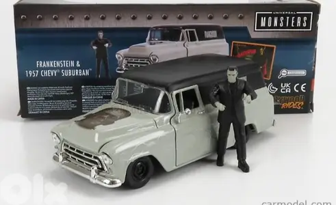 Chevy Suburban '57 (With Frankenstein figure) diecast car model 1;24