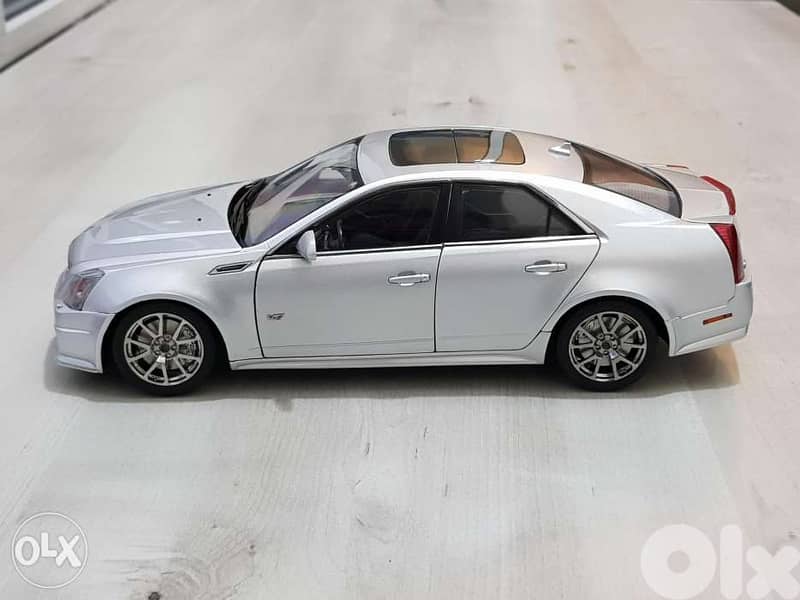 1/18 Kyosho Cadillac CTS-V diecast model car 2