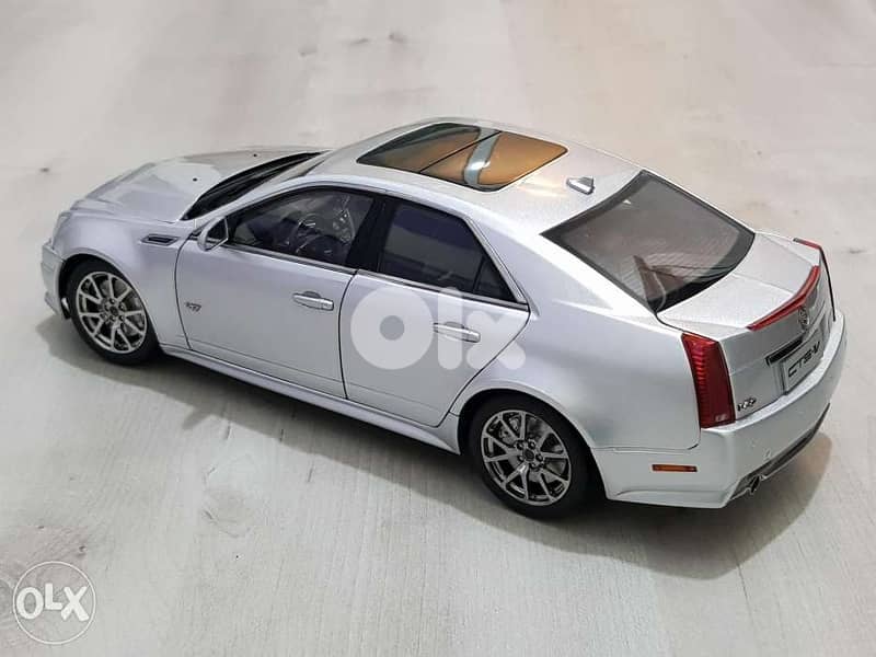1/18 Kyosho Cadillac CTS-V diecast model car 3