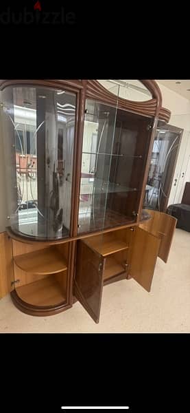 sell 8  chairs , showcase , and table all 1100$ 4