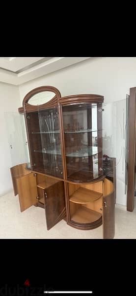 sell 8  chairs , showcase , and table all 1100$ 5