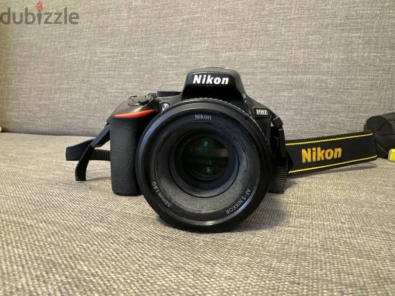 D5600 DX-Format Digital SLR w/AF-S NIKKOR 50 mm f/1.8 0