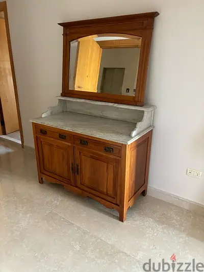 commode with mirror