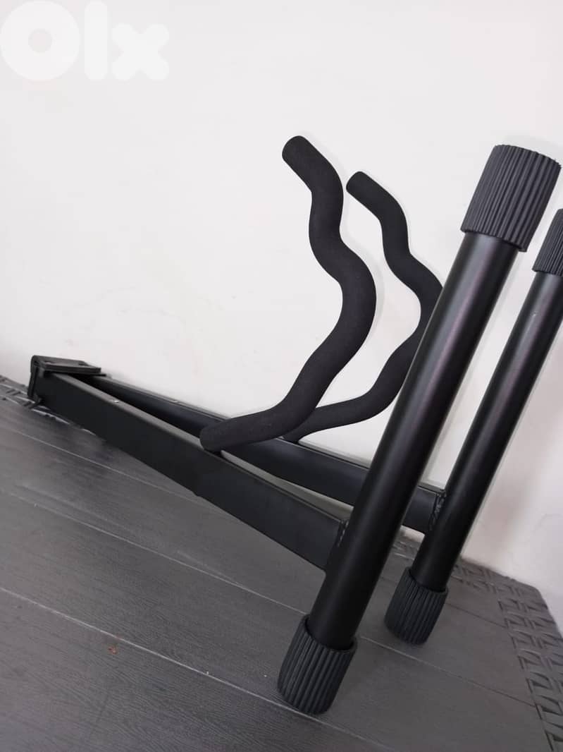 Guitar Stand 1