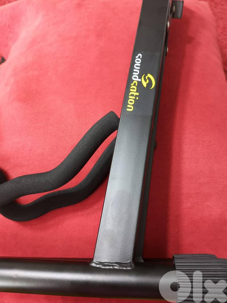 Guitar Stand 4