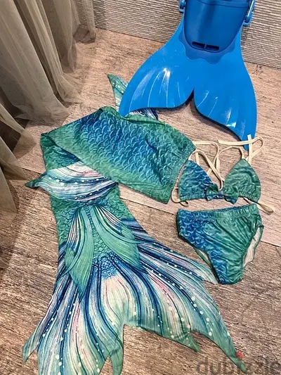 mermaid set like new size from 4 till 7 years 35$