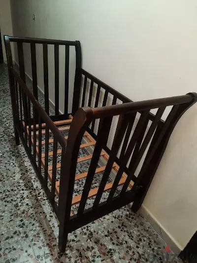 تخت بيبي خشب زان شبه جديد