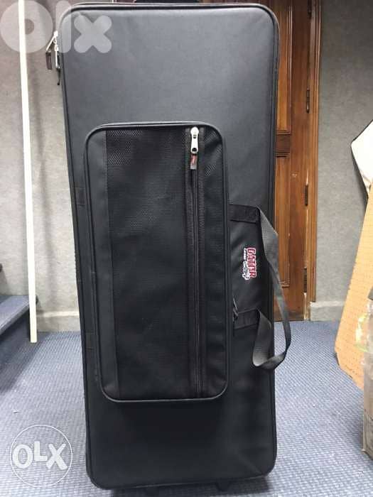 gator keyboard semi rigid case with wheels 2
