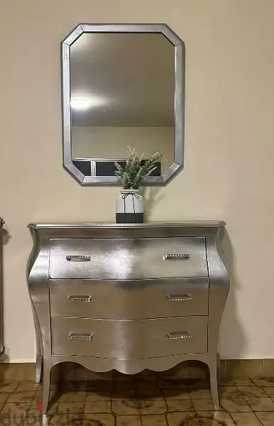 special design console + mirror