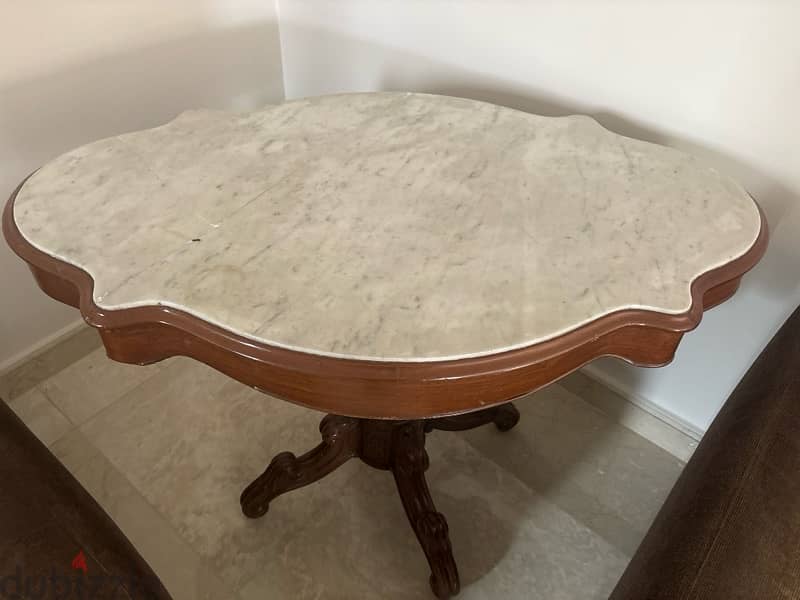 Middle table 0