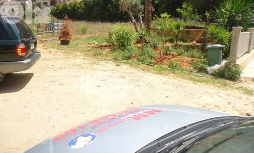 Land for rent in Dekwaneh ارض للايجار في دكوانة