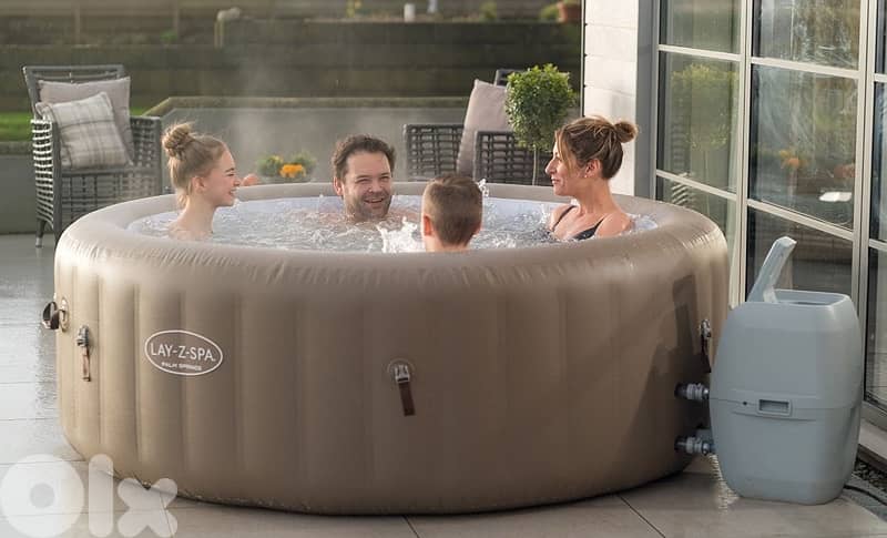 palm spring-lazy-spa jacuzzi outdoor 1