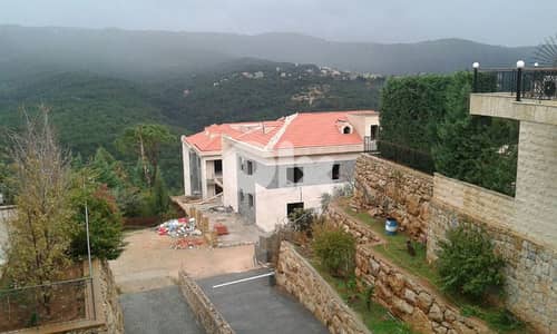 3 villas for sale in  broumana  ٣ فيلات للبيع في برمانا