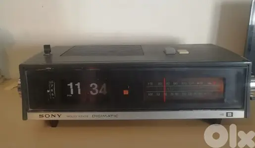 Vintage  1973 Sony Solid State  Digimatic Japan Flip Clock tuner Alarm